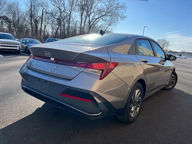 2024 Hyundai ELANTRA Vehicle Photo in Shiloh, IL 62269