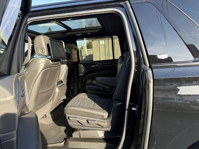 2022 Cadillac Escalade ESV Vehicle Photo in CHICOPEE, MA 01020-5001