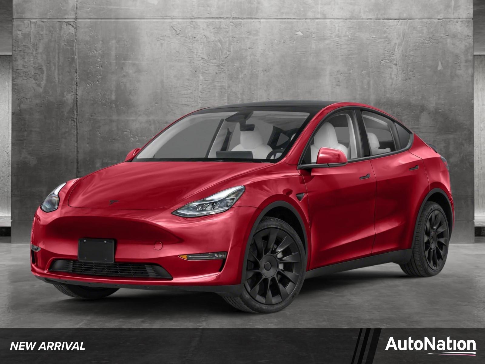 2024 Tesla Model Y Vehicle Photo in PEMBROKE PINES, FL 33024-6534