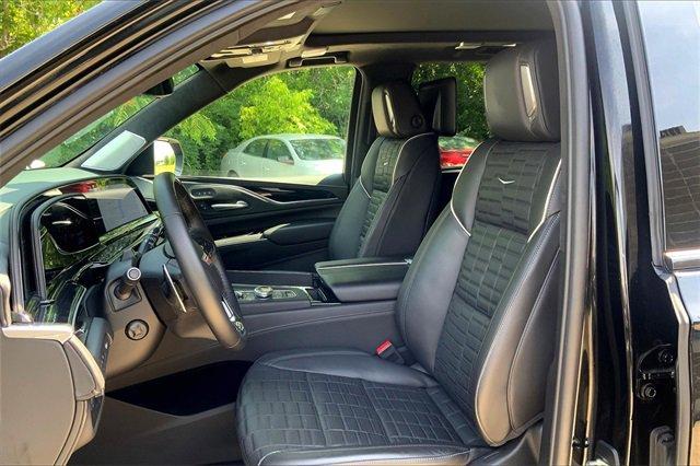 2024 Cadillac Escalade ESV Vehicle Photo in KANSAS CITY, MO 64114-4545