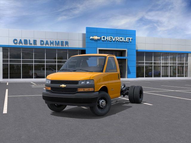 2025 Chevrolet Express Commercial Cutaway Vehicle Photo in TOPEKA, KS 66609-0000