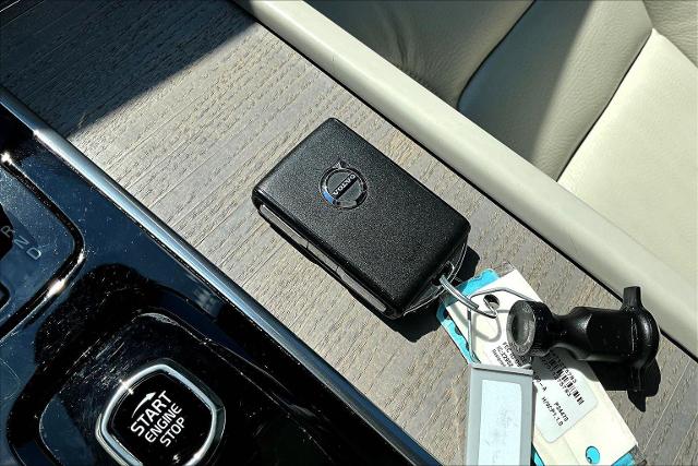 2024 Volvo XC90 Recharge Plug-In Hybrid Vehicle Photo in Houston, TX 77007