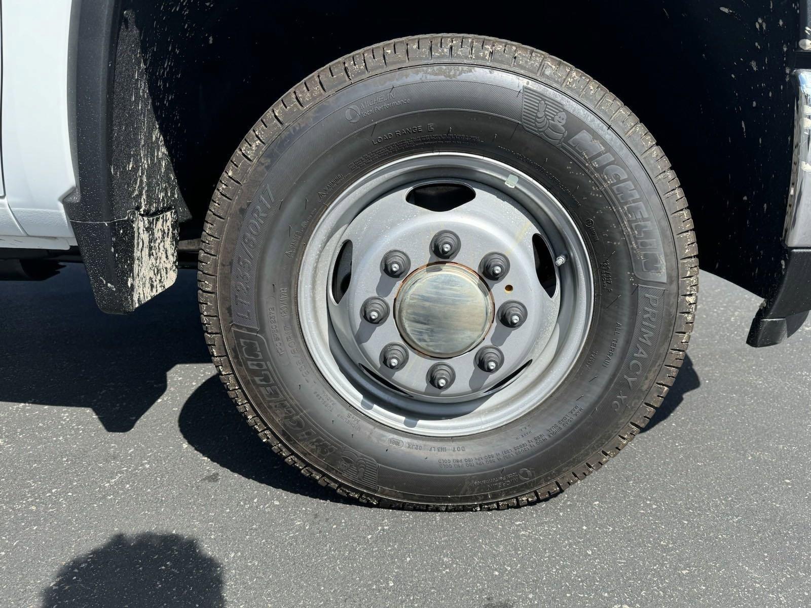 2024 Chevrolet Silverado 3500 HD Chassis Cab Vehicle Photo in GEORGETOWN, TX 78626-7508