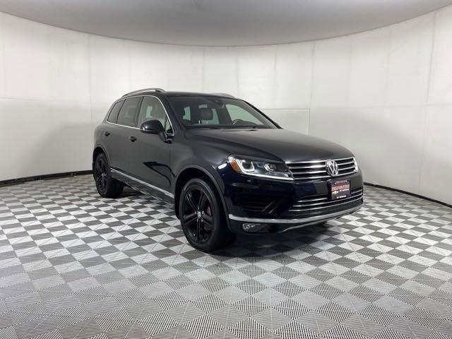 2017 Volkswagen Touareg Vehicle Photo in MEDINA, OH 44256-9001