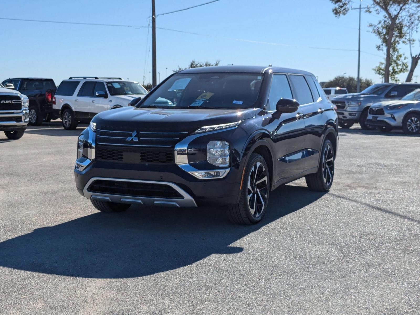 2024 Mitsubishi Outlander Vehicle Photo in Seguin, TX 78155