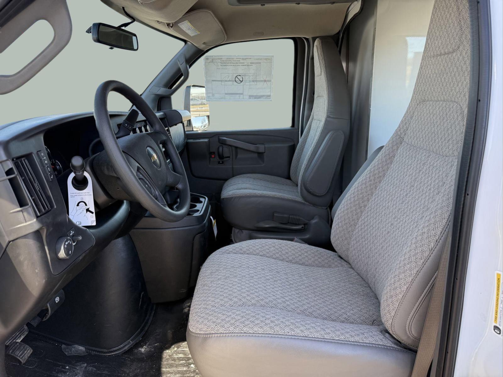 2024 Chevrolet Express Cutaway 3500 Vehicle Photo in GEORGETOWN, TX 78626-7508