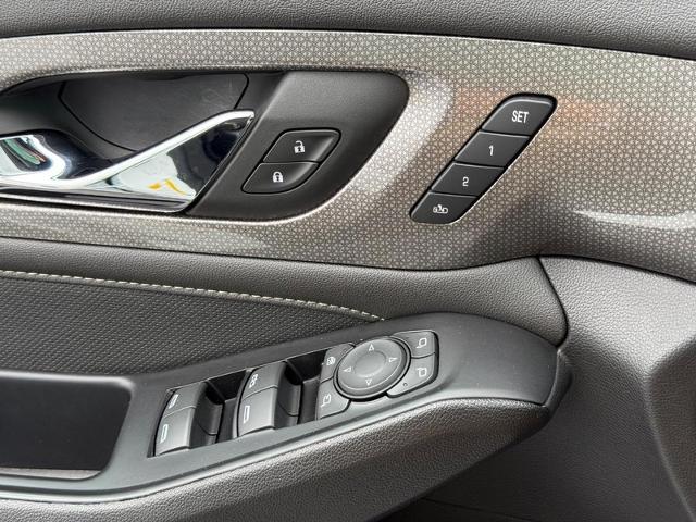 2023 Chevrolet Traverse Vehicle Photo in COLUMBIA, MO 65203-3903