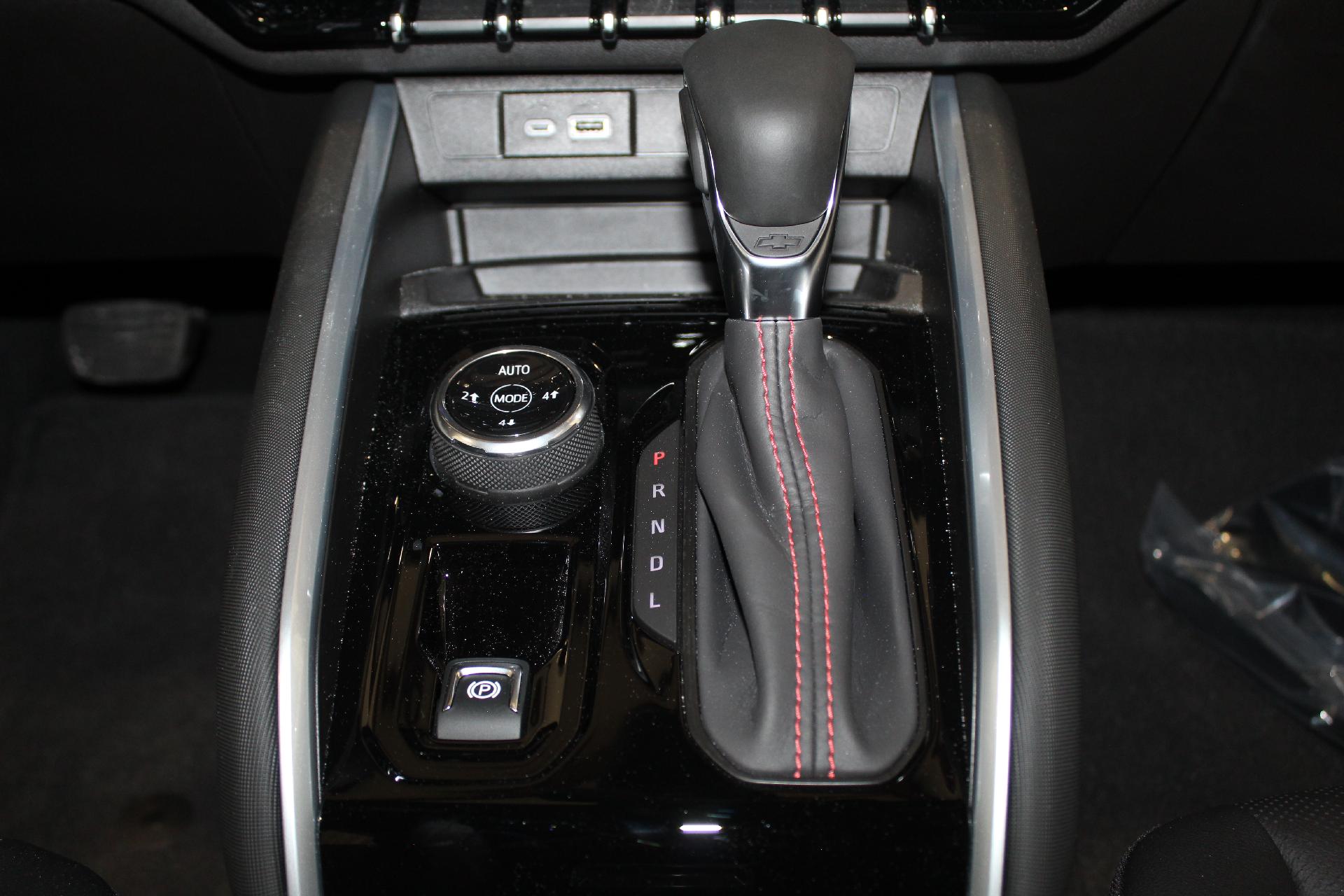 2025 Chevrolet Colorado Vehicle Photo in NORTHAMPTON, MA 01060-1120