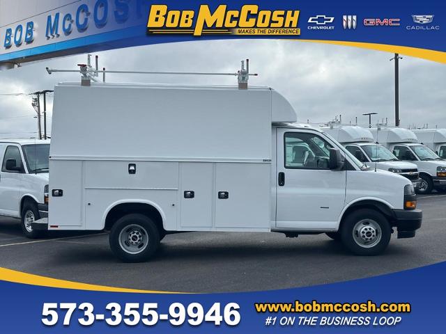 2024 GMC Savana Cutaway 3500 Vehicle Photo in COLUMBIA, MO 65203-3903