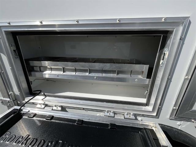 2025 Chevrolet Express Cutaway 3500 Vehicle Photo in ALCOA, TN 37701-3235