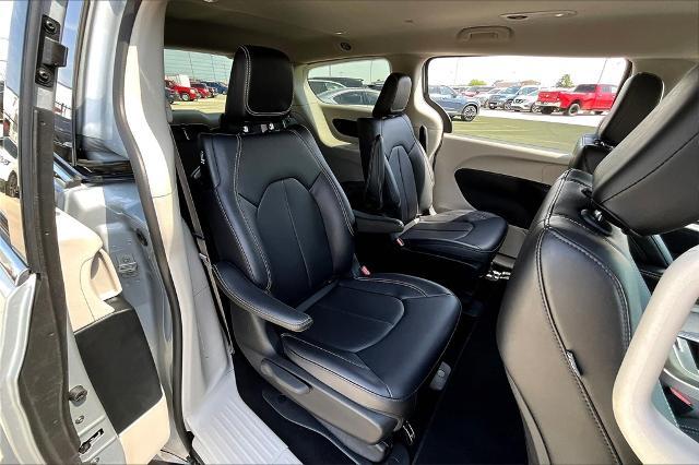 2024 Chrysler Pacifica Vehicle Photo in Grapevine, TX 76051