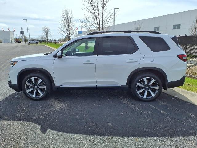 2025 Honda Pilot Vehicle Photo in Oshkosh, WI 54904