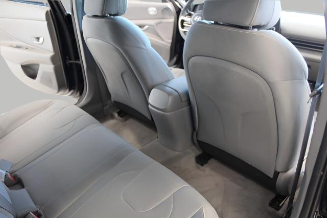 2022 Hyundai ELANTRA Vehicle Photo in Green Bay, WI 54304