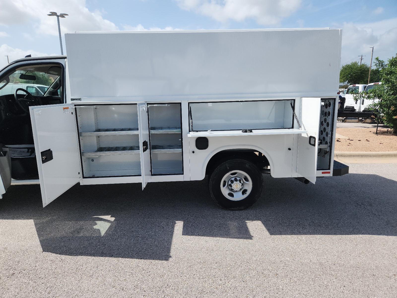 2025 Chevrolet Express Cutaway 3500 Vehicle Photo in GEORGETOWN, TX 78626-7508
