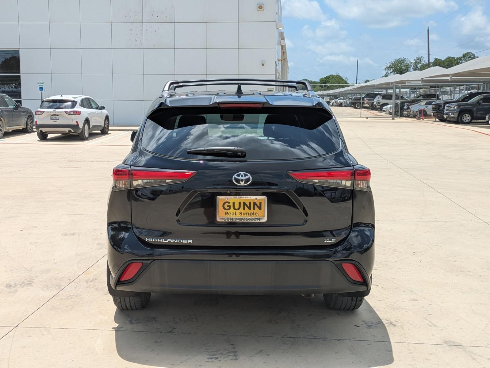 2021 Toyota Highlander Vehicle Photo in SELMA, TX 78154-1460