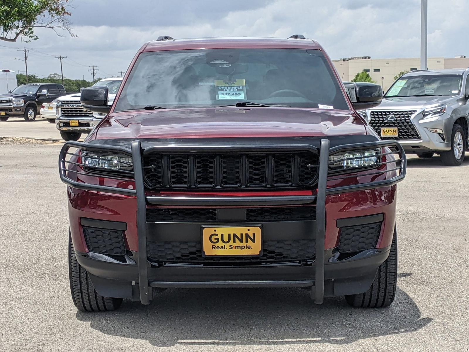 2024 Jeep Grand Cherokee L Vehicle Photo in Seguin, TX 78155