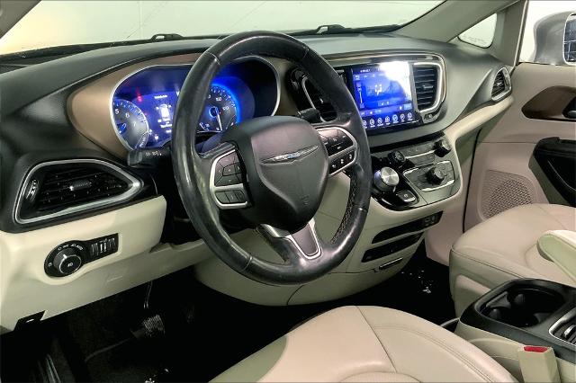 2017 Chrysler Pacifica Vehicle Photo in Lees Summit, MO 64086