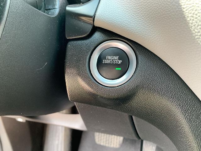 2022 Chevrolet Equinox Vehicle Photo in MOON TOWNSHIP, PA 15108-2571
