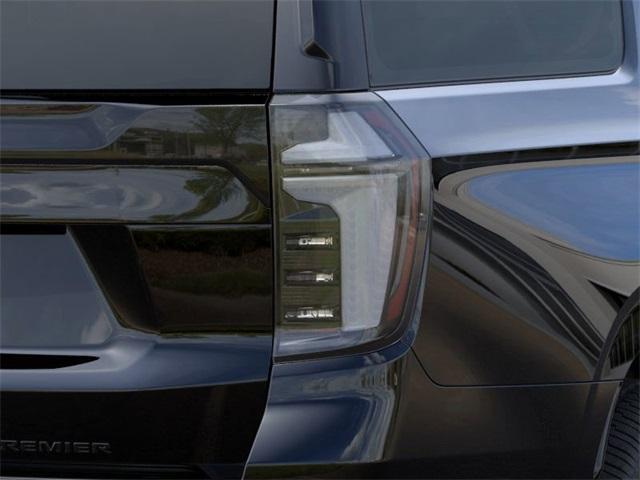 2025 Chevrolet Suburban Vehicle Photo in ENGLEWOOD, CO 80113-6708