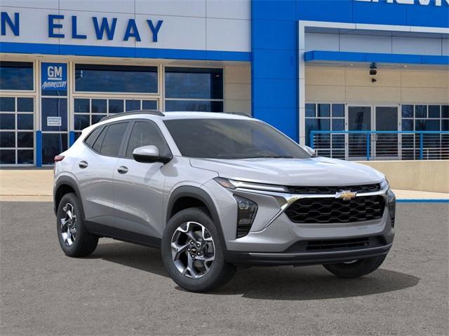 2025 Chevrolet Trax Vehicle Photo in ENGLEWOOD, CO 80113-6708