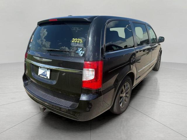 2016 Chrysler Town & Country Vehicle Photo in Kaukauna, WI 54130