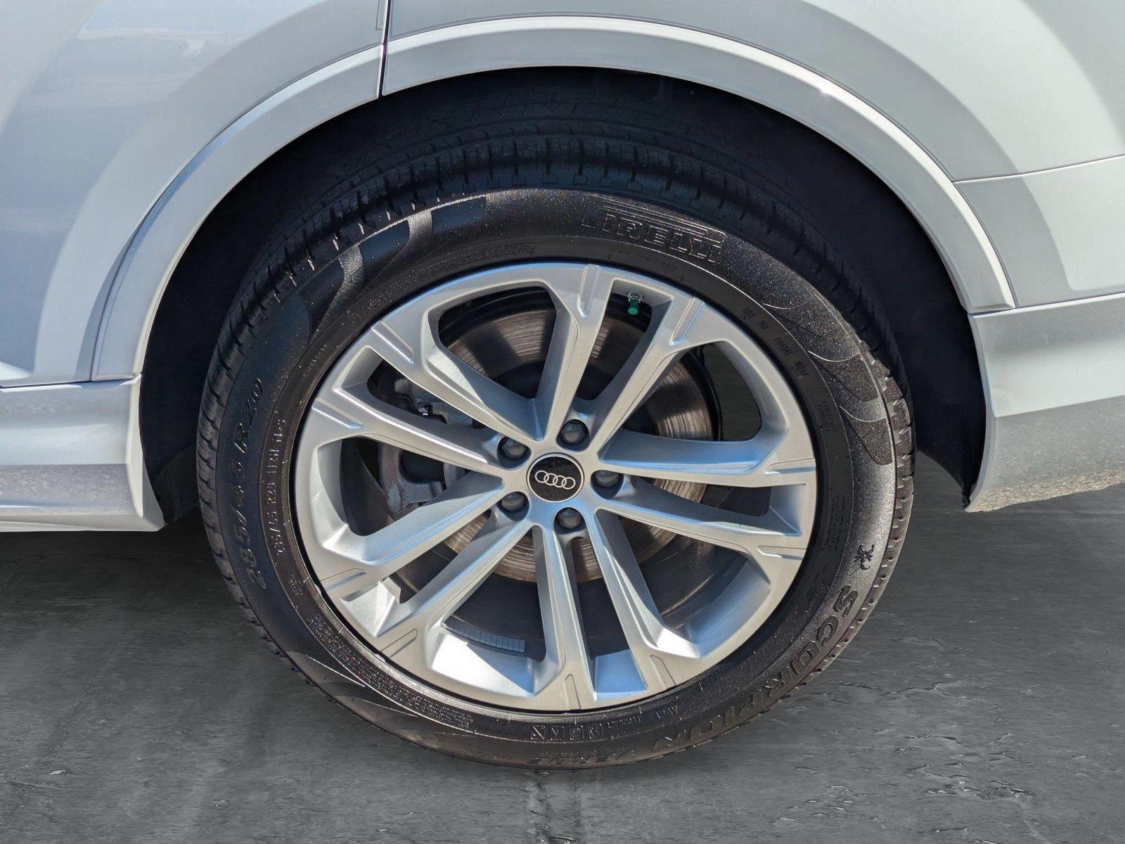2025 Audi Q7 Vehicle Photo in Sarasota, FL 34231
