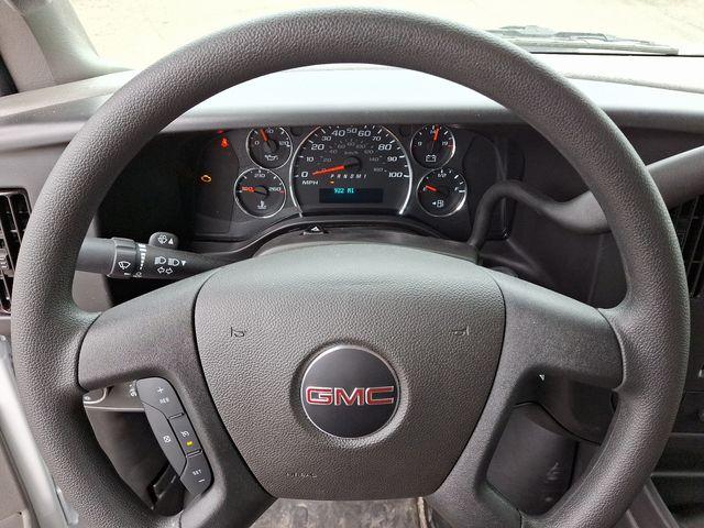 2025 GMC Savana Cutaway 3500 Vehicle Photo in DANBURY, CT 06810-5034