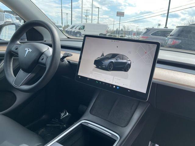2024 Tesla Model Y Vehicle Photo in MEDINA, OH 44256-9631