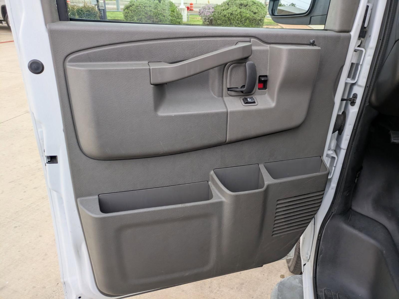 2023 Chevrolet Express Cargo 2500 Vehicle Photo in SELMA, TX 78154-1460