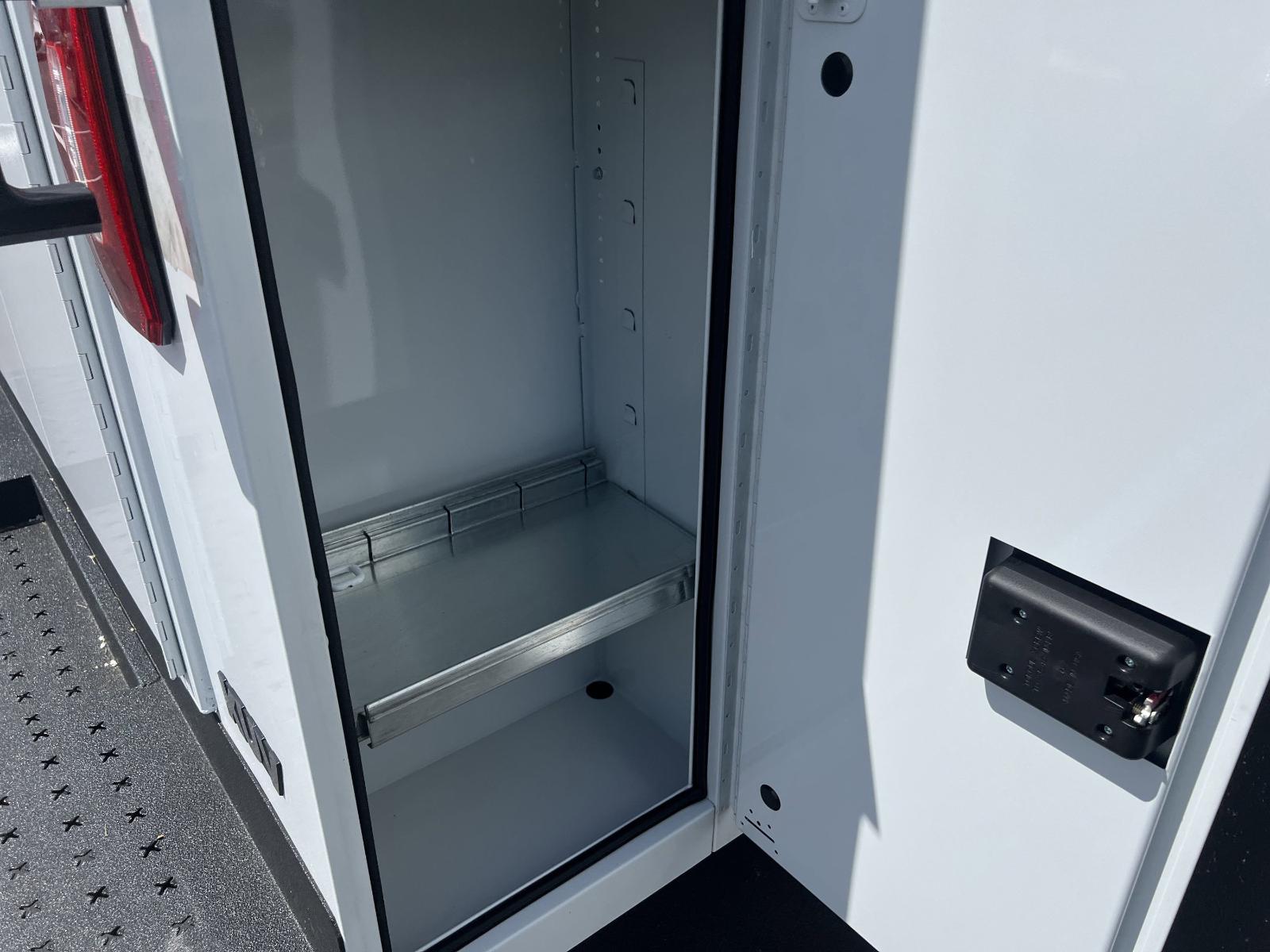 2025 Chevrolet Express Cutaway 3500 Vehicle Photo in GEORGETOWN, TX 78626-7508