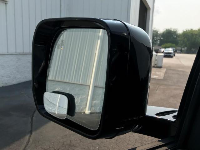 2024 Land Rover Defender Vehicle Photo in GREEN BAY, WI 54303-3330