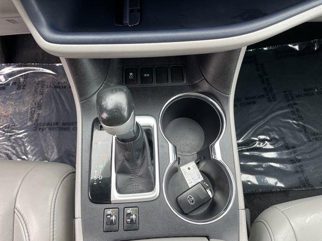 2015 Toyota Highlander Vehicle Photo in MEDINA, OH 44256-9631