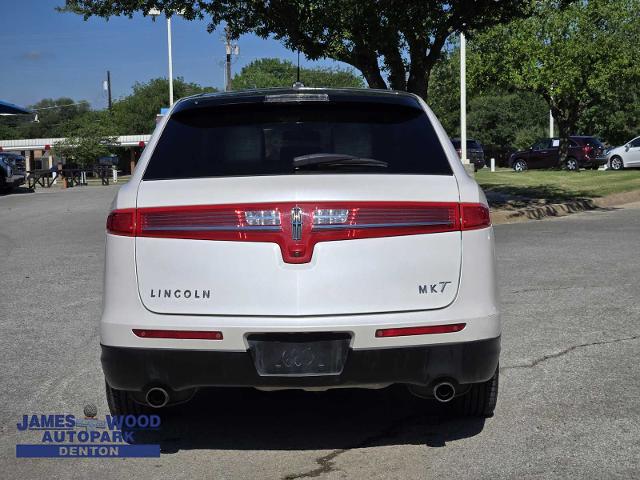 2017 Lincoln MKT Vehicle Photo in DENTON, TX 76210-9321