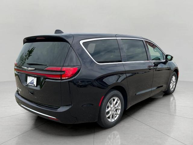 2025 Chrysler Pacifica Vehicle Photo in Kaukauna, WI 54130