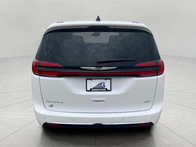 2025 Chrysler Pacifica Vehicle Photo in Kaukauna, WI 54130
