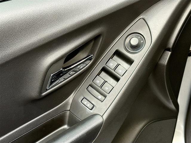 2022 Chevrolet Trax Vehicle Photo in EVERETT, WA 98203-5662