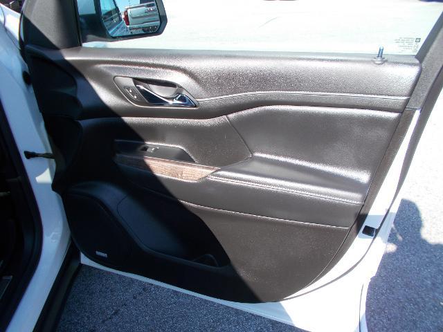 2023 GMC Acadia Vehicle Photo in LOWELL, MA 01852-4336