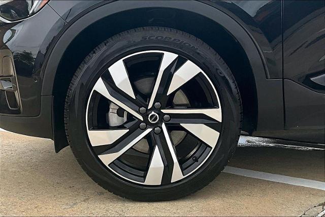 2025 Volvo XC40 Vehicle Photo in Houston, TX 77007