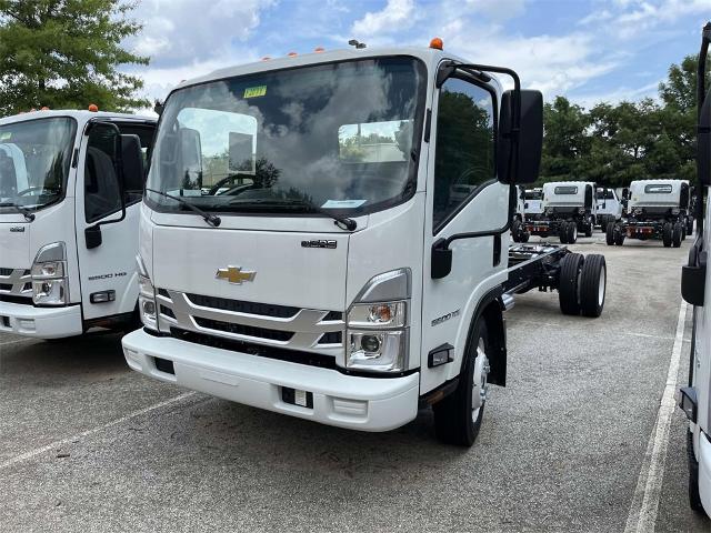 2025 Chevrolet Low Cab Forward 5500 XG Vehicle Photo in ALCOA, TN 37701-3235
