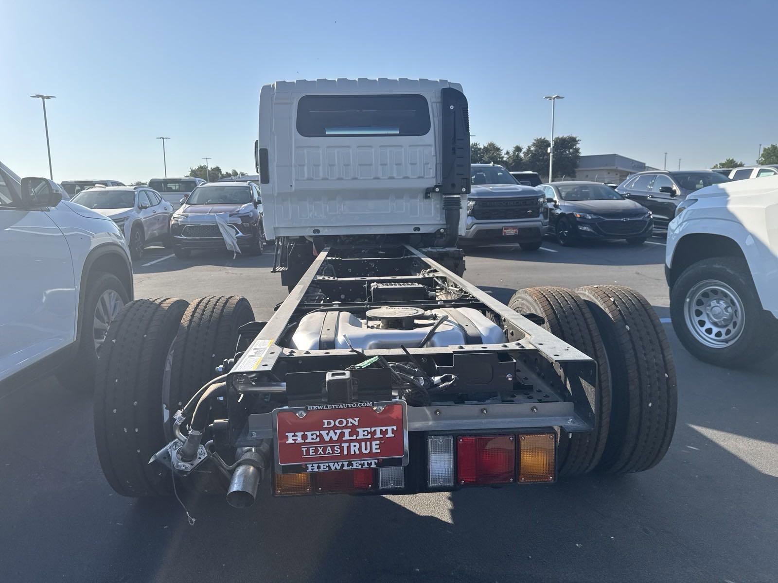 2025 Chevrolet Low Cab Forward 5500 XG Vehicle Photo in GEORGETOWN, TX 78626-7508