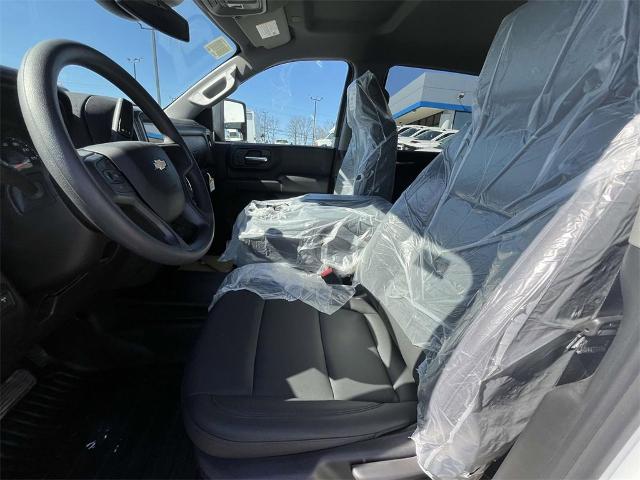 2024 Chevrolet Silverado 3500 HD Chassis Cab Vehicle Photo in ALCOA, TN 37701-3235