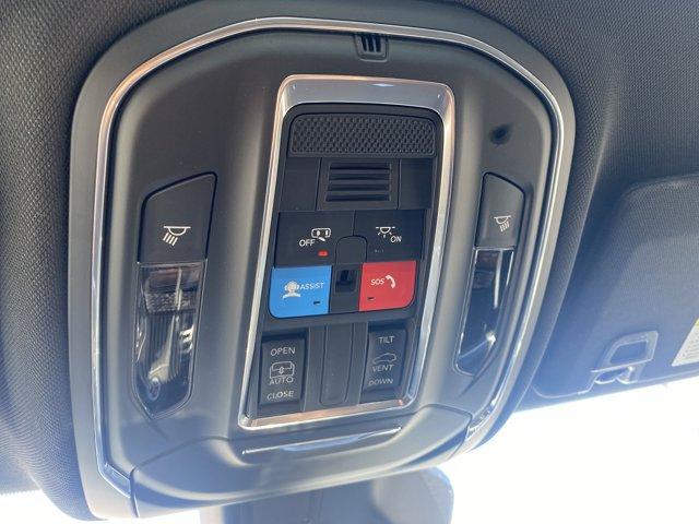 2025 Jeep Grand Cherokee Vehicle Photo in Doylsetown, PA 18901