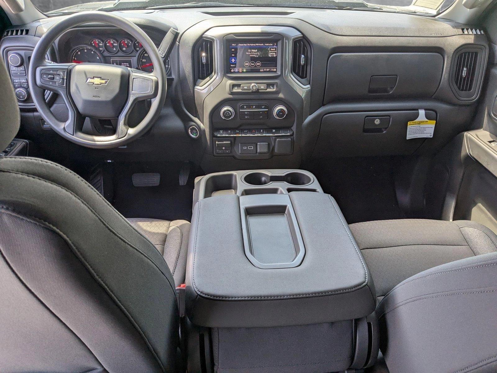 2025 Chevrolet Silverado 2500 HD Vehicle Photo in PEMBROKE PINES, FL 33024-6534