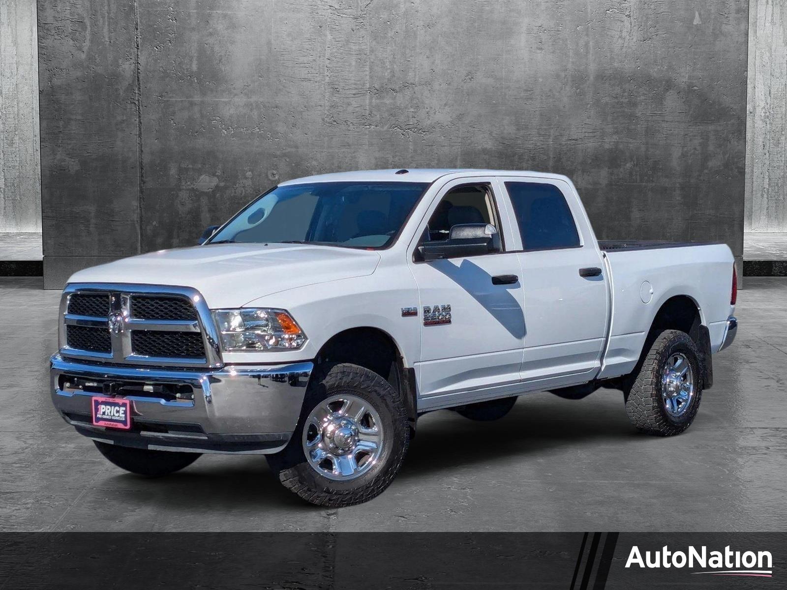 2018 Ram 2500 Vehicle Photo in VALENCIA, CA 91355-1705