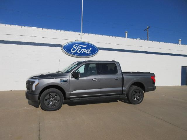 2025 Ford F-150 Lightning Flash's photo