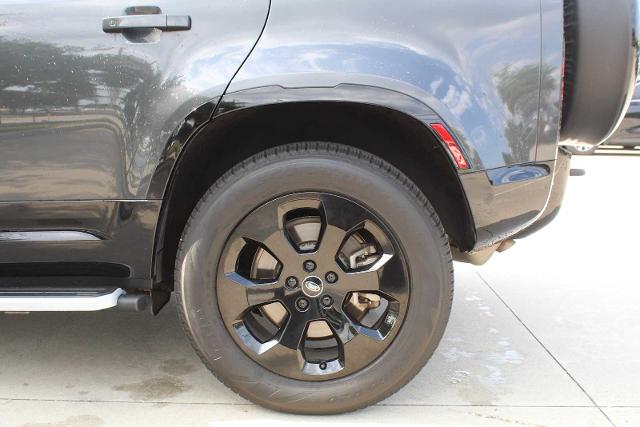 2024 Defender Vehicle Photo in HOUSTON, TX 77090