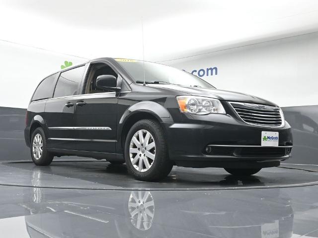 2016 Chrysler Town & Country Vehicle Photo in Cedar Rapids, IA 52402