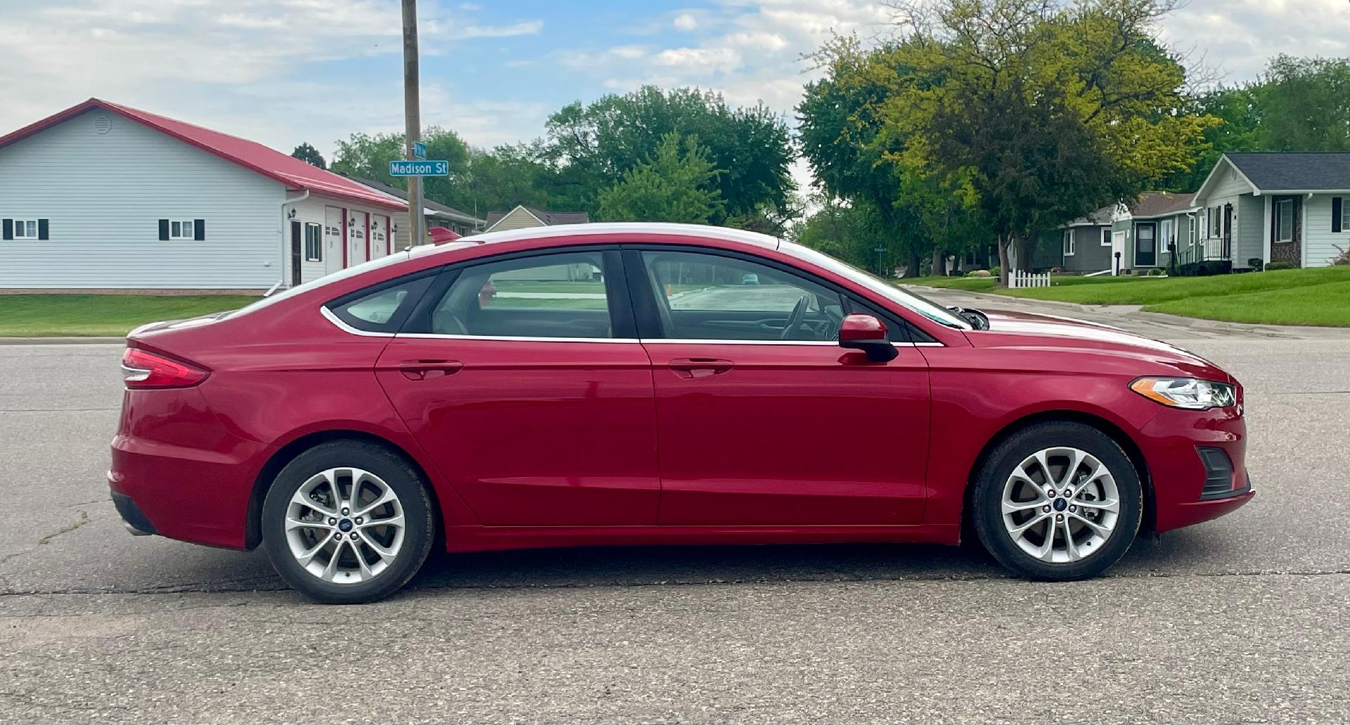 Used 2020 Ford Fusion SE with VIN 3FA6P0HD2LR126870 for sale in Milbank, SD