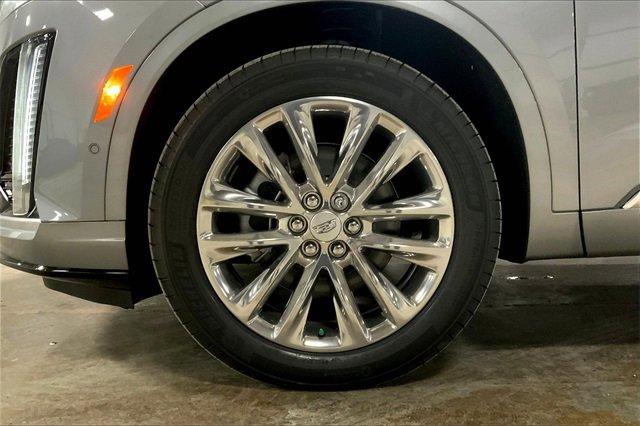 2025 Cadillac XT6 Vehicle Photo in KANSAS CITY, MO 64114-4545