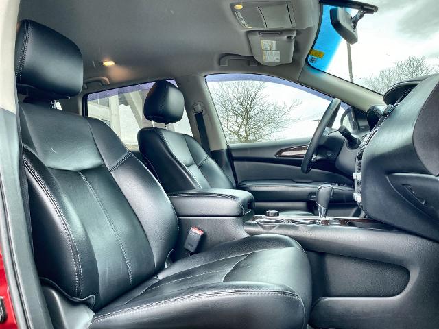 2015 Nissan Pathfinder Vehicle Photo in WILLIAMSVILLE, NY 14221-2883